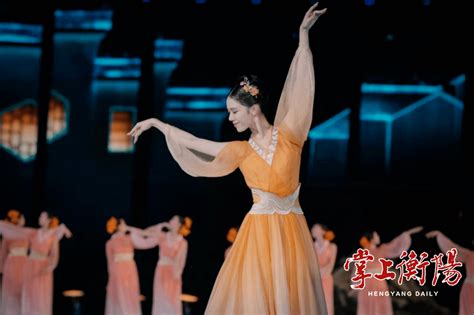 杭州亚运会开幕式上领舞的衡阳妹子，你真美！_芭蕾舞_中国_表演