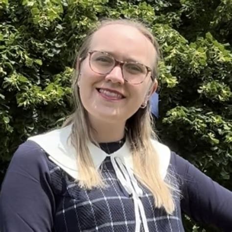 Sarah - English teacher - ₹1598/h