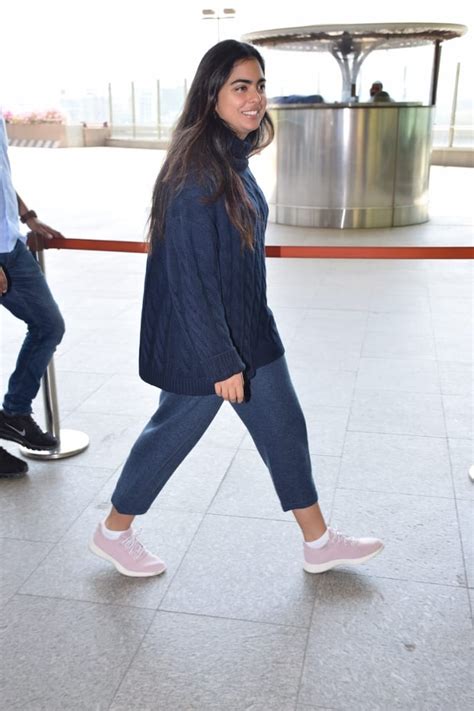 Isha Ambani goes perfect casual in oversized sweater with husband Anand ...