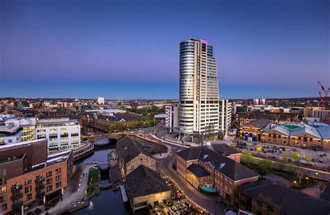 The 9 Best Hotels In Leeds: Unbe-LEEDS-Able Stays For A Riotous Time ...