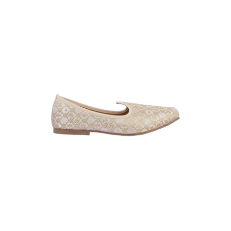 Buy Mochi Men Beige Ethnic Mojaris Online | SKU: 18-739-20-40 – Mochi Shoes