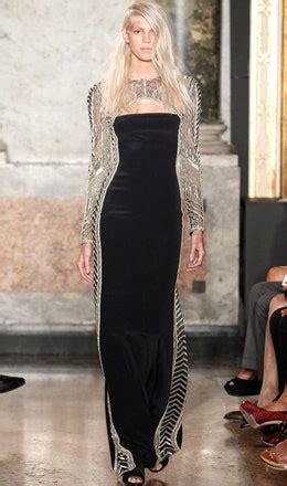 Lizzy Caplan in Emilio Pucci Spring 2014 | Vogue India