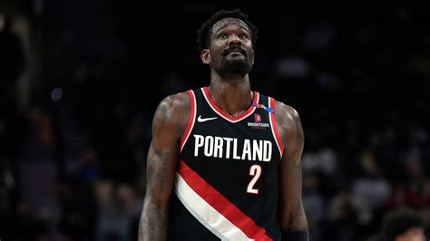 Deandre Ayton finalizes buyout from Trail Blazers, enters free agency ...