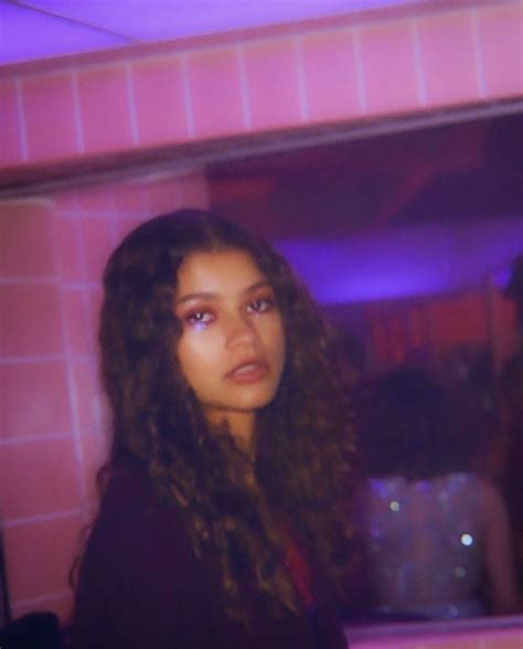https://favim.com/pd/s11/orig/7/785/7857/78574/euphoria-zendaya-aesthetics-euphoria-hbo-Favim.com-7857413.jpg