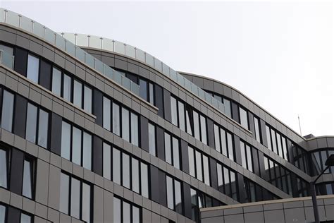 Aluminium Cladding High-Rise Installation 的图像结果