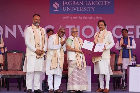 Bhopal: Sudha Murty, Piyush Pandey Conferred With Honorius Causa At 8th ...