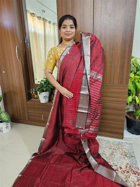 Handwoven Mangalagiri Pattu Saree with Small Checks -Red – Looms Legacy