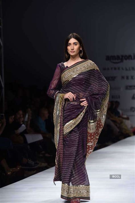 Turning heads with ease, Model looks beautiful as she walks the ramp ...