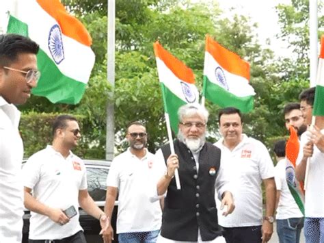 Bus conductor’s son becomes Surat’s richest industrial icon; Rising ...