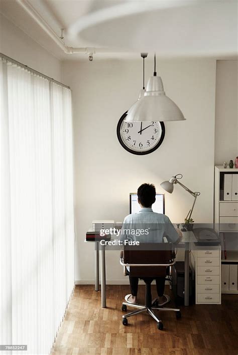 Businessman On Computer 的图像结果