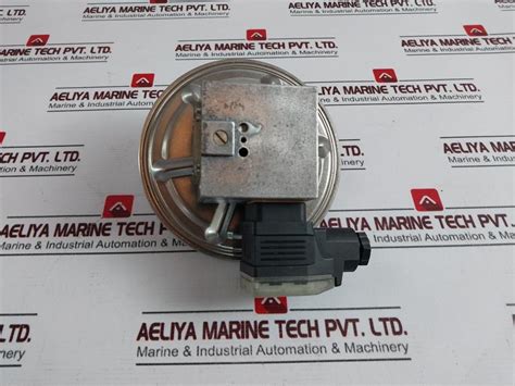 Fema Vcm 4156 Pressure Switch Ip54 250V – Aeliya Marine Tech