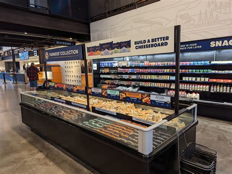 Tillamook Cheese Factory Tour (The Best Cheese Factory in Oregon ...