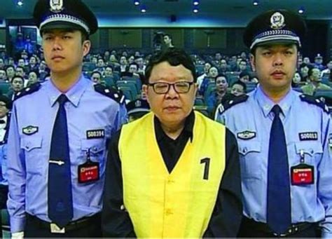 重庆最大“黑老虎”落马：任期内500名杀人犯在逃，私藏二级文物_腾讯新闻