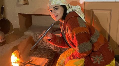 Preity Zinta lights ‘chulha’ at Shimla home, netizens laud her ...