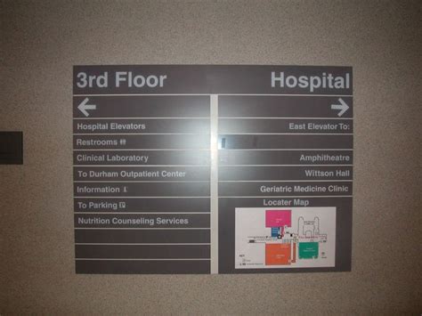 Hospital Wayfinding Signage 的图像结果