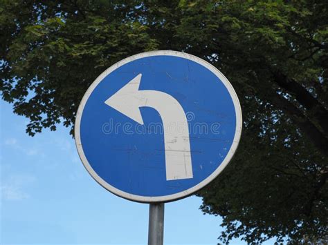 Turn Left Sign 的图像结果