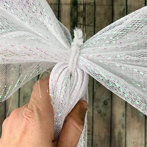 Deco Mesh Angel Wreath Tutorial 的图像结果