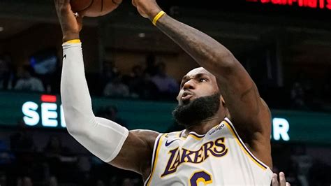 LeBron James: Fears mount over foot injury after Lakers star hears 'pop ...
