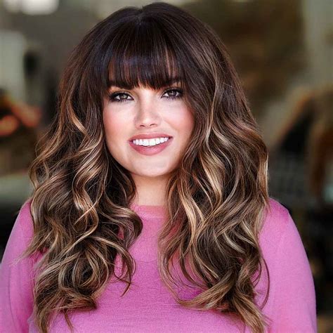 27 Most Flattering Long Hairstyles for Round Faces (2022 Trends)