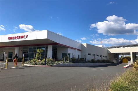 Adventist Health Ukiah Erects COVID-19 Surge Tent – The Ukiah Daily Journal