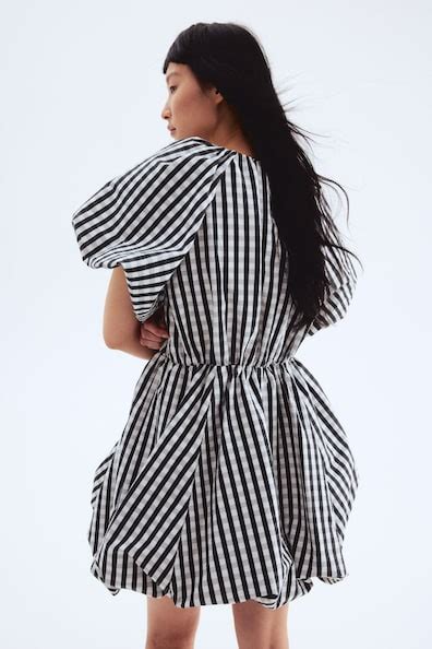 Bubble-hem dress - Black/Gingham check - Ladies | H&M IN