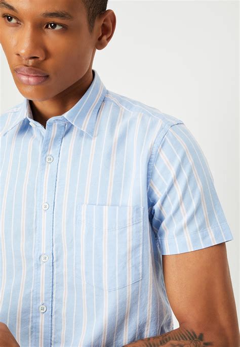 Buy Men Regular Fit Striped Smart Casual Shirt Online at just Rs. 899.0 ...