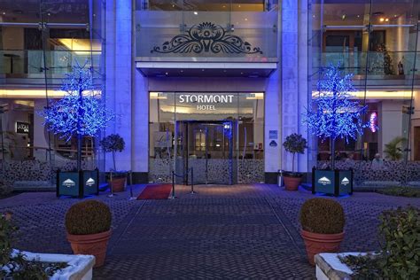 Christmas Wreath Making Workshop and Supper at the Stormont Hotel ...