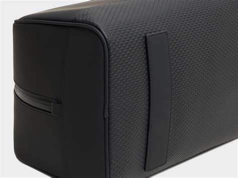 Leather gym bag: 30L workout bag | Technogym Case India