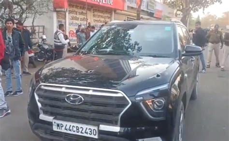 Neemuch: क्रेटा कार में सवार होकर आए दो अज्ञात हमलावरों ने व्यवसायी पर ...