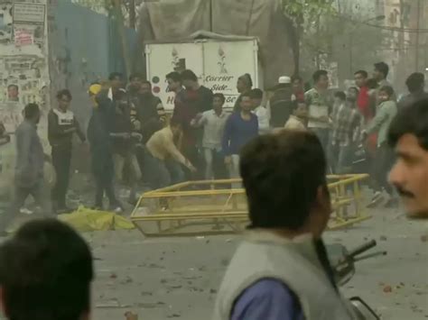 Stone Pelting At Pro-CAA Rally In Delhi’s Maujpur, Police Fire Tear Gas ...