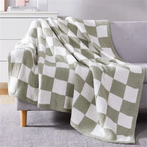 Fluffy Blankets: Ultimate Comfort with Faux Fur, Sherpa & Minky Throws
