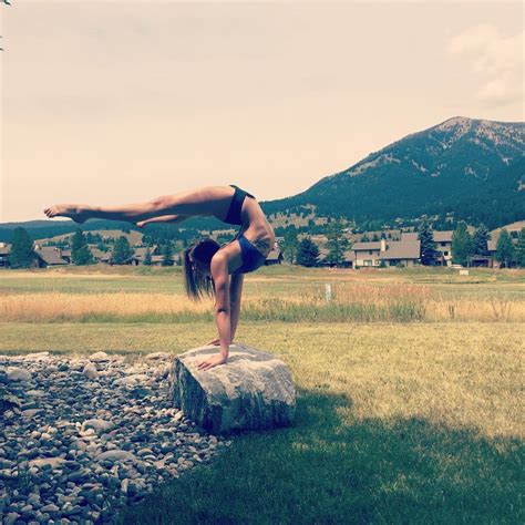 Stephanie Van Dyck's feet