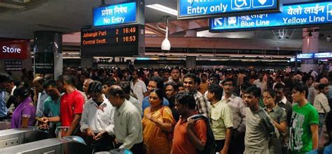 13 Annoying Things People Do In The Delhi Metro
