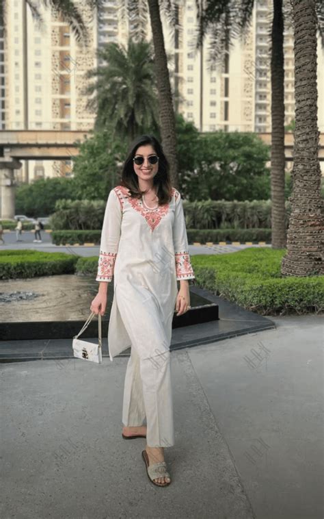 House Of Kari(Chikankari Clothing) - Mansi in Saba Chikankari in Cotton ...