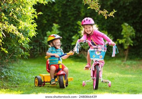 Kids Cycling 的图像结果