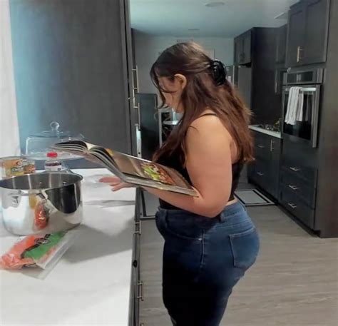 Candii Kayn is getting HUGE! : r/Stuffers