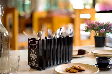 Tips To Choose The Right Cutlery Holder For Your Home – Kalakari Kake