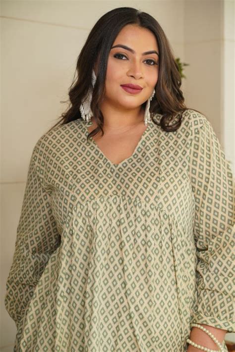 Green V Neck Tiered Short Cotton Dress – Nangaliaruchira