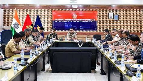 'Keep an eye on threats': IGP Kashmir VK Birdi issues directives in ...