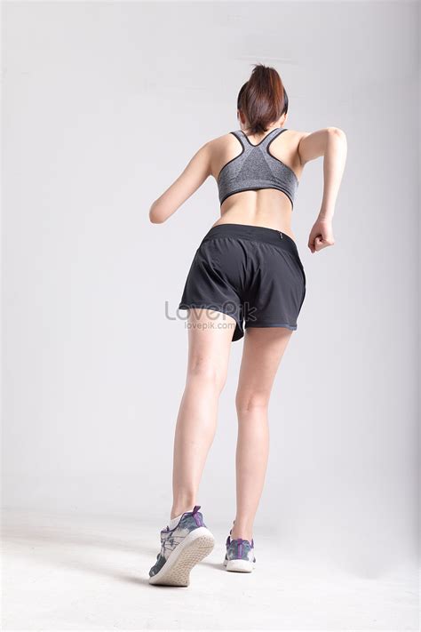 Running Back Woman 的图像结果