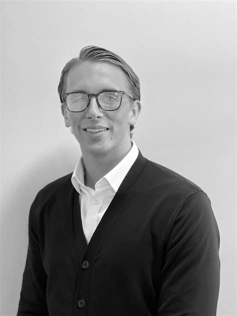 Our Team — Joshua James | Contemporary Glass Specialists