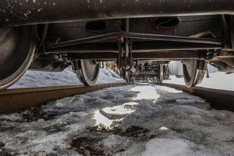 Local Train Below 的图像结果