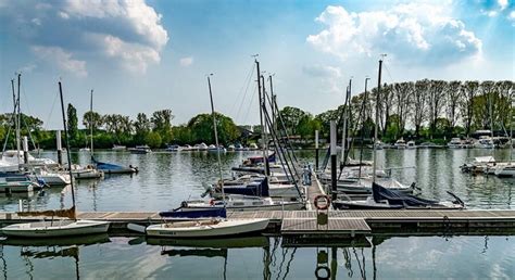 Rund um die "Schiersteiner Riviera", Bahnhofsvorplatz, Flörsheim am ...