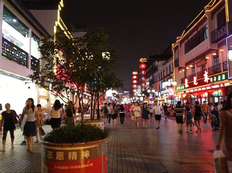 郑州农科路酒吧休闲一条街获评“中国特色商业街”