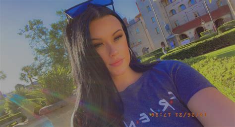 Adria Rose (u/officialadriarosee) - Reddit