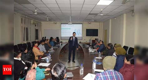 BHU hosts team building workshop for non-teaching staff | Varanasi News ...