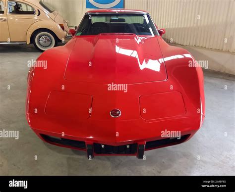 Vieux rouge sport Chevrolet Corvette C3 Stingray coupé 2 portes 1968 ...