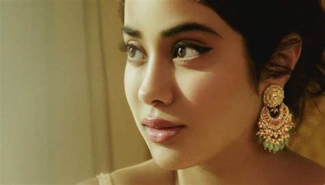 Durga Puja 2022: Want to nail that typical Bengali look this Pujo? Here ...