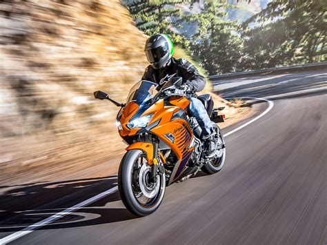 2025 कावासाकी निंजा 650 के स्पेसिफिकेशन