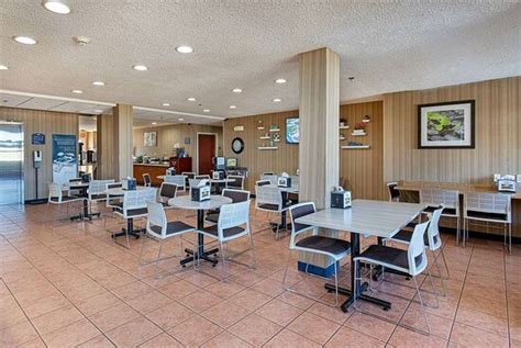 MICROTEL INN & SUITES BY WYNDHAM DRY RIDGE - Hotel Reviews, Photos ...